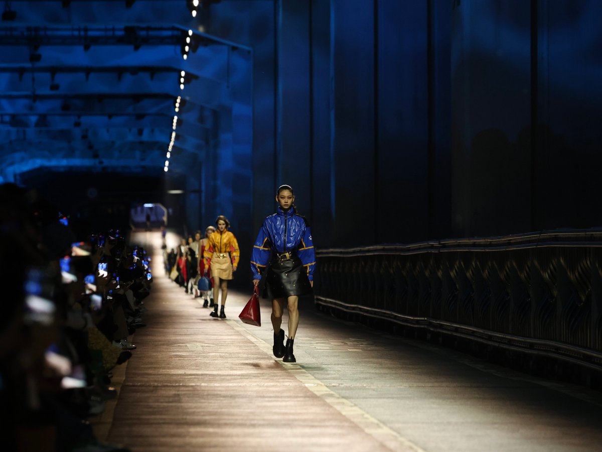 【国内即発】ファッションショーモデル！LV シャーク サンダル 東海最大級エンターテインメントコンテストファッションショー