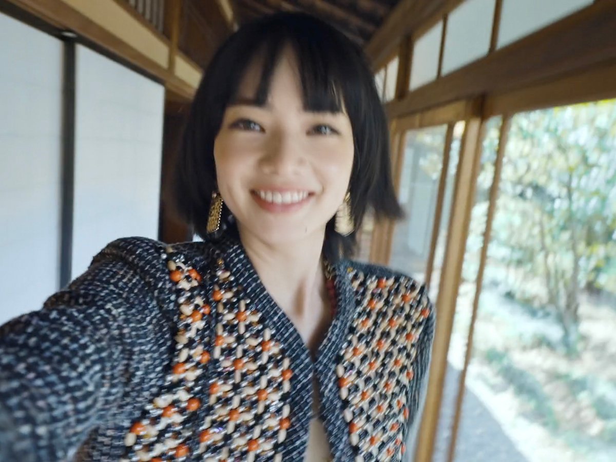 ティザー動画に小松菜奈が登場、シャネルが東京でレプリカショーを開催