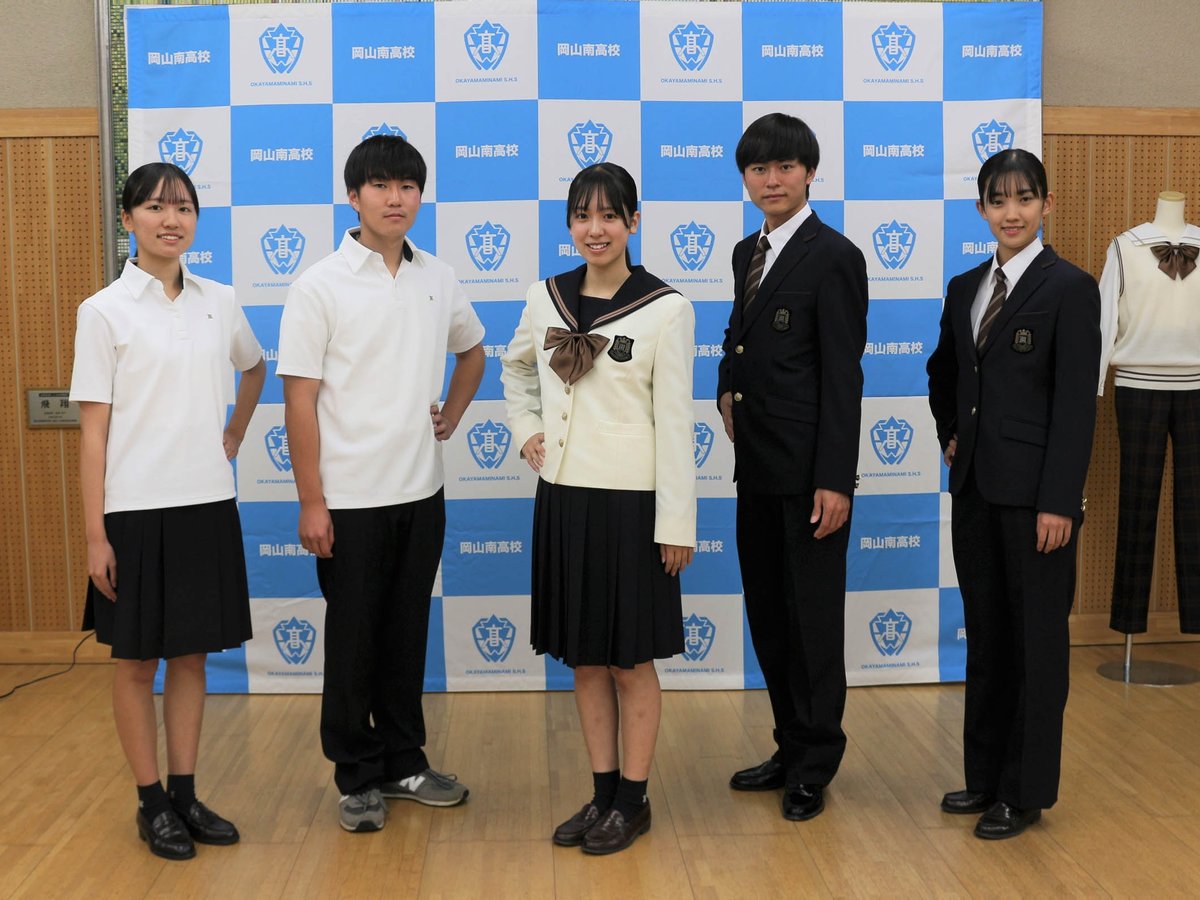 岡山南高校 ユニフォーム上 OKAYAMA ユニフォーム 水色 学ランを廃止し男女共通のスーツスタイルを導入 菅公学生服が岡山南