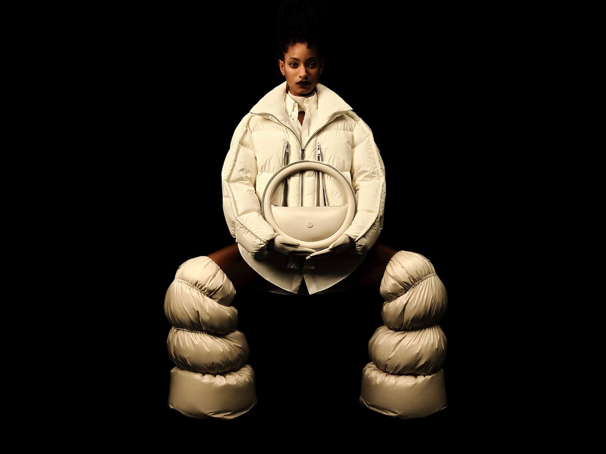 【関税込/コラボ】 MONCLER X WILLOW SMITH Tシャツ モンクレールがミュージシャンのウィロー・スミスとコラボ、特別
