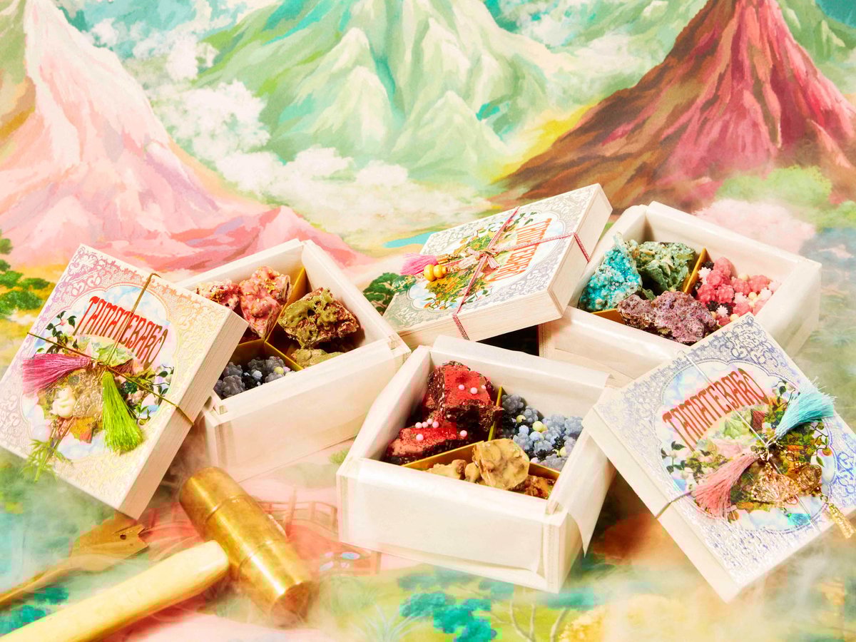 洋書　神道　ヘレン•ハーディカ 洋書 神道 ヘレン•ハーディカ 英文版 神道の神秘 - The Essence