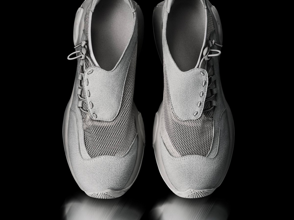 オム プリッセ イッセイ ミヤケが新作スニーカー「BREEZE」を