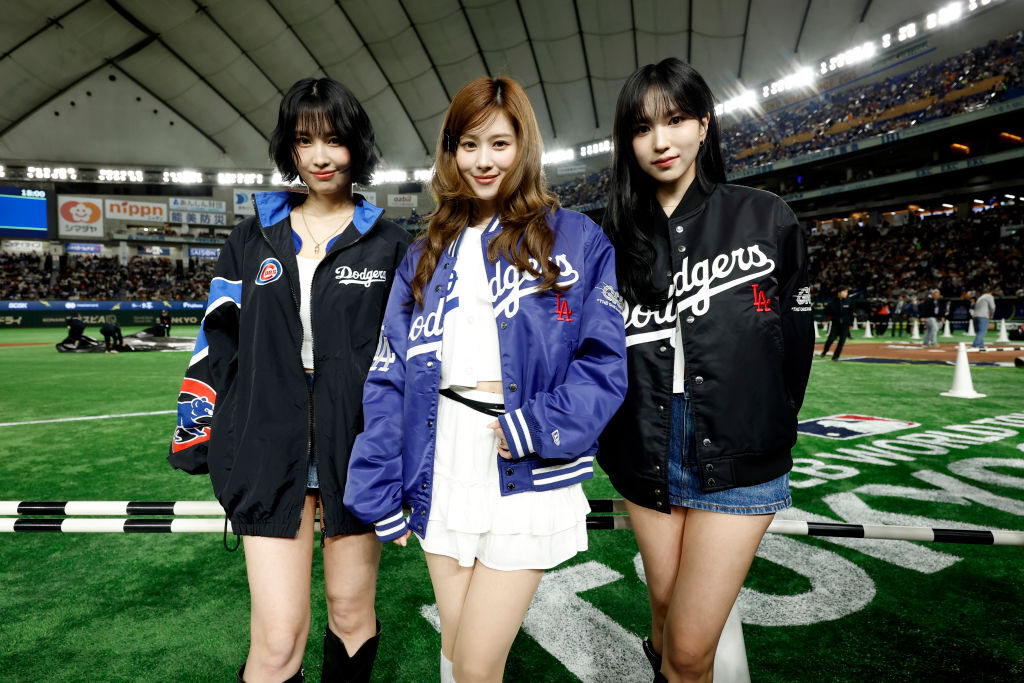 MISAMO モモ着用ジャケットが話題沸騰、MLB「東京シリーズ