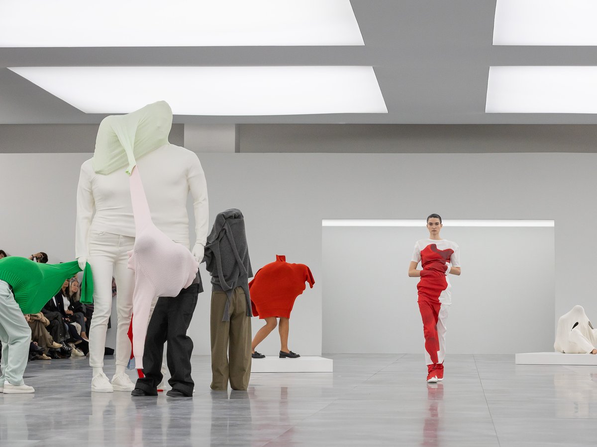 issey4-f9fcdb70-8cf9-46b7-b0b8