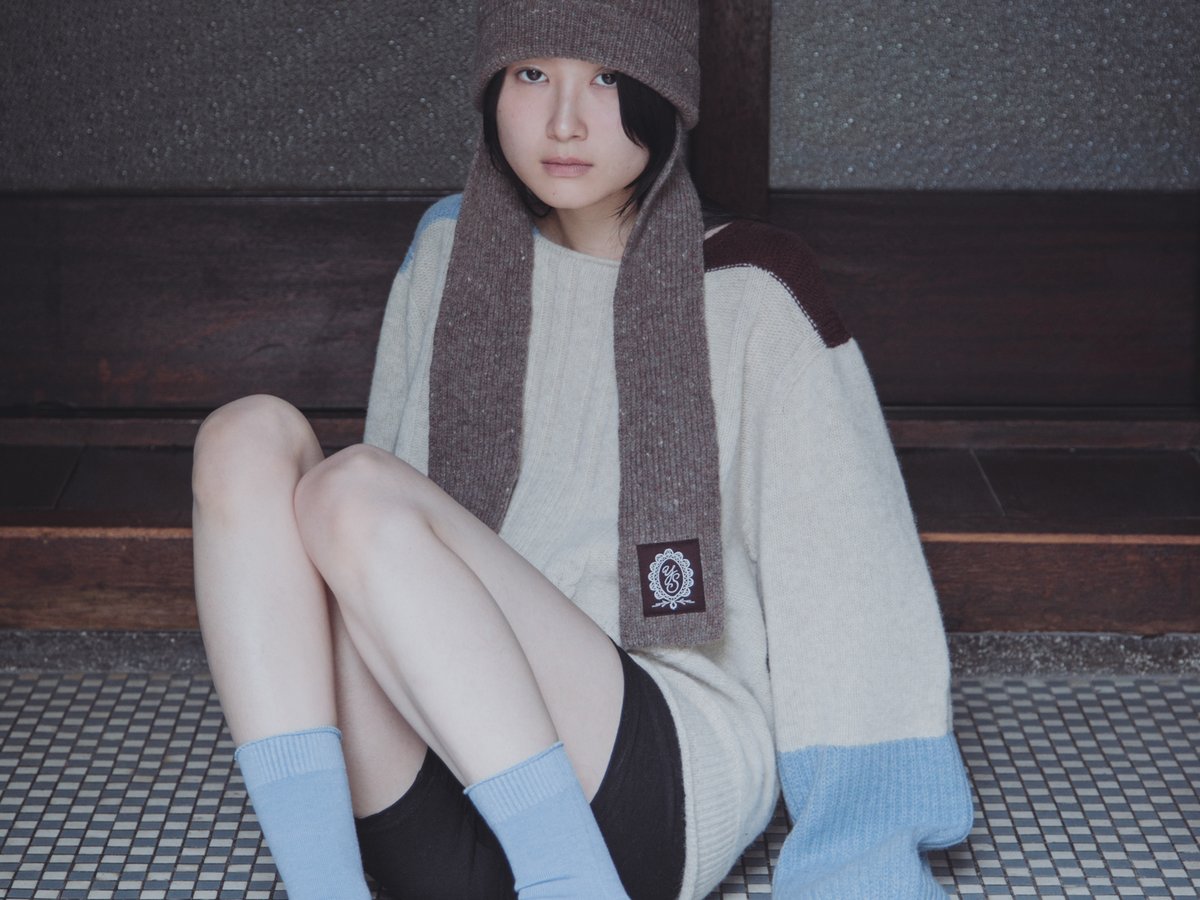 ユキ シマネ」から初のニット小物が登場、カラーブロッキングソックス