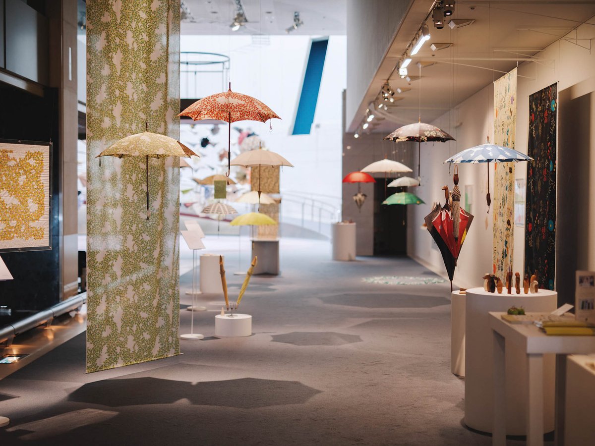 イイダ傘店が20周年を記念した展覧会開催 アーカイヴ生地を使った受注会も