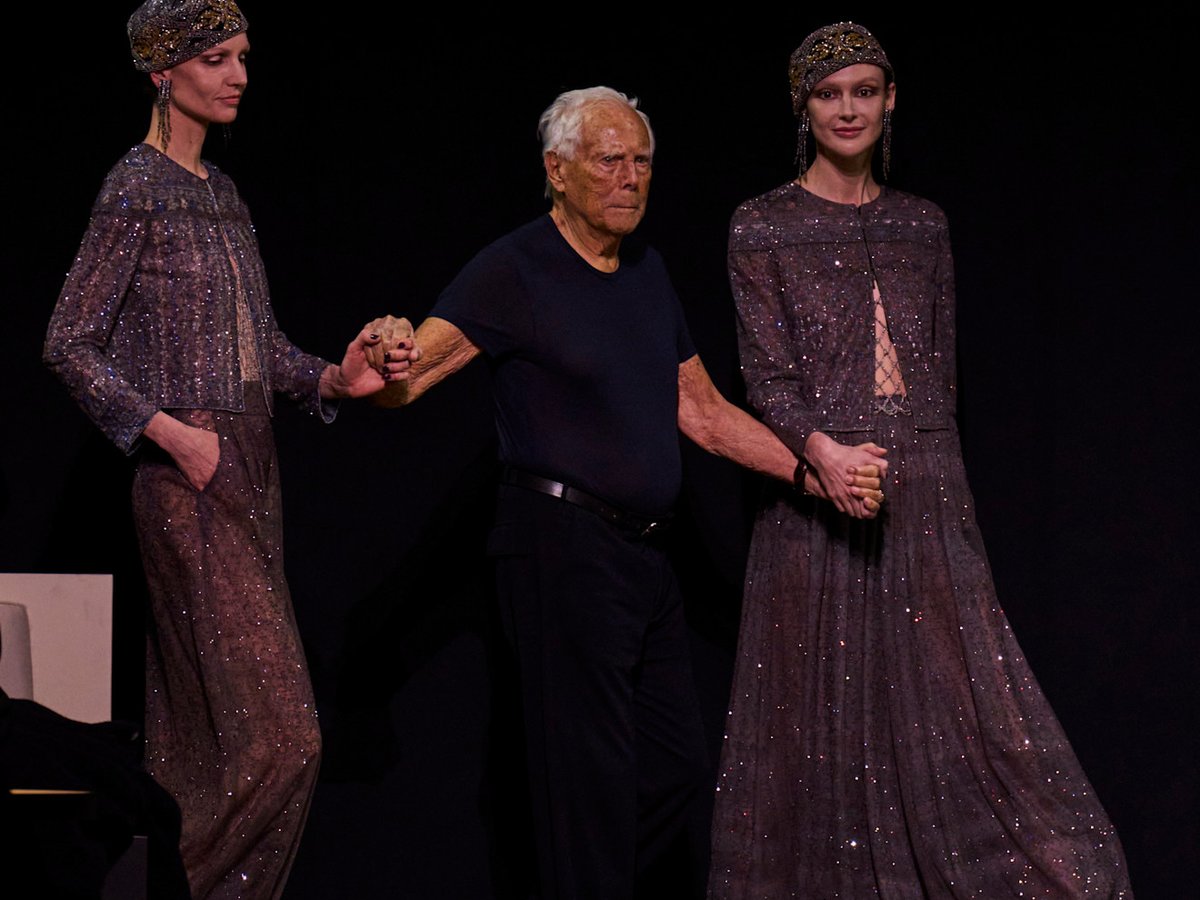 ジョルジオ・アルマーニ ハイヒール ベージュ×ダークブラウン 91歳を迎えた療養中のジョルジオ・アルマーニ、9月のミラノ