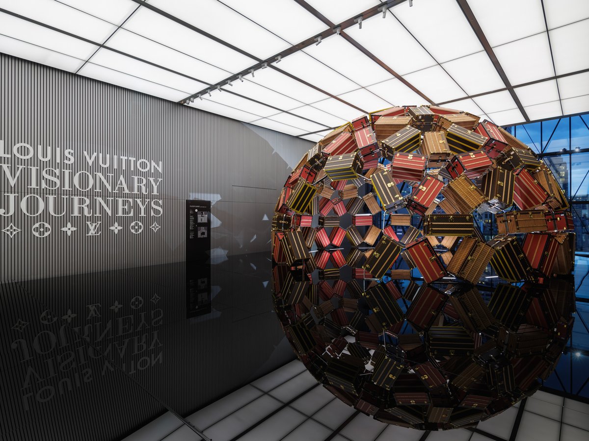 価格崩壊セール‼️定価25万円ほど❤️ルイヴィトン❤️トレーナー❤️XS❤️早い者勝ちです LOUIS VUITTON ルイ・ヴィトン/メンズファッション