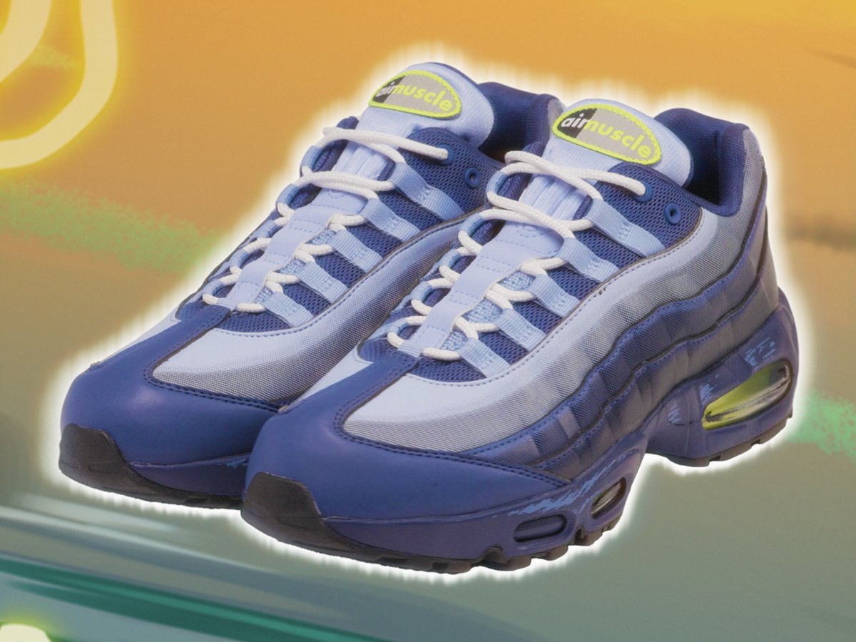NIKE リメイクスウェット　遊戯王青眼の究極竜 NIKE リメイクスウェット 遊戯王青眼の究極竜 NIKE リメイク