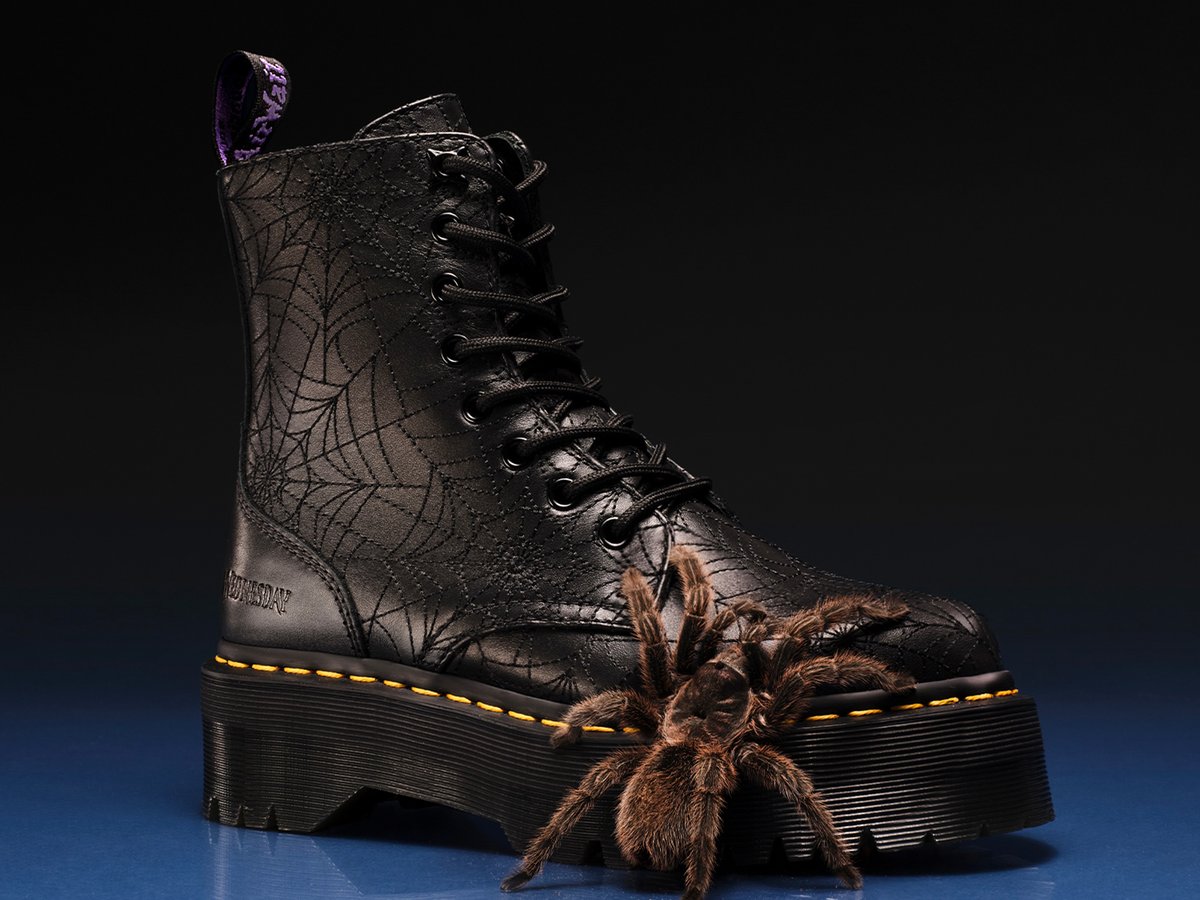 Dr. Martens‪ ウェンズデー ✨️週末セール✨️ ドクターマーチンがネトフリ「ウェンズデー」とコラボ シューズ