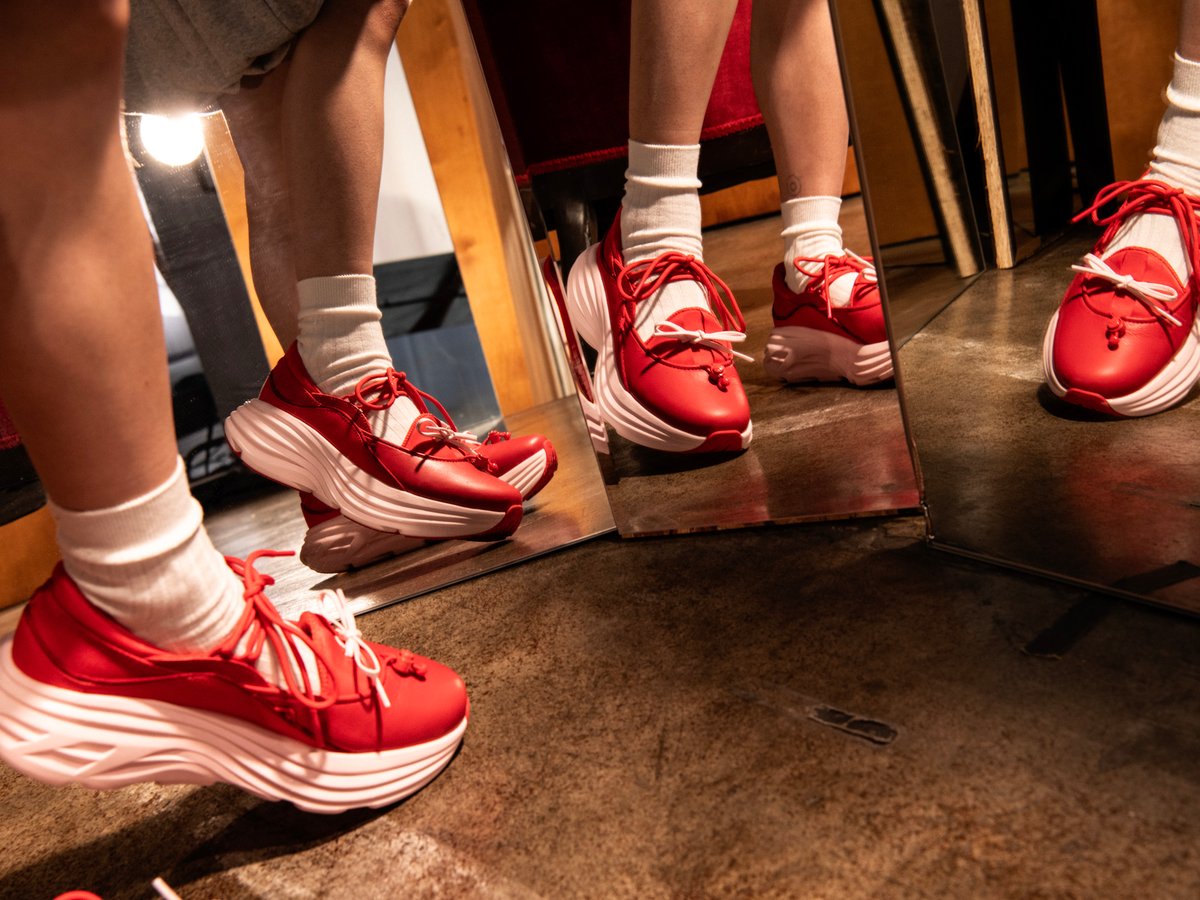 ホカがメリージェーン仕様の「ボンダイ」を発売 気分に合わせてシュー