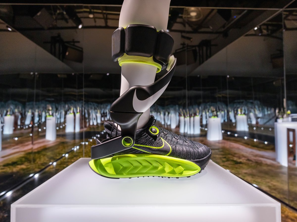 【新品未使用】NIKE 4足セット まるでSF？ ナイキが開発した電動ランニングシューズを履いてみた