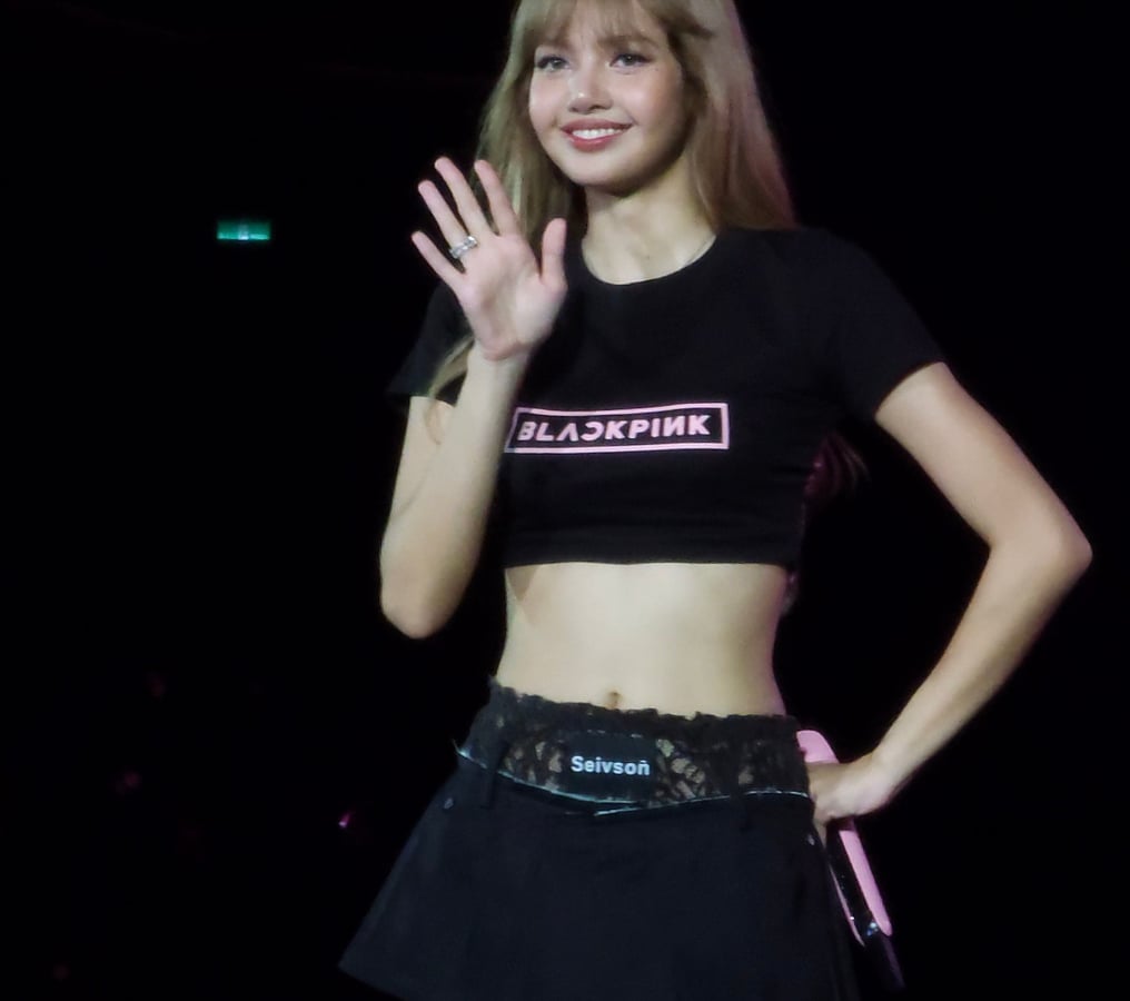 Blackpinkリサ Blackpink xGalaxy リサ Lisa 2枚セット インドネシア限定 - メルカリ