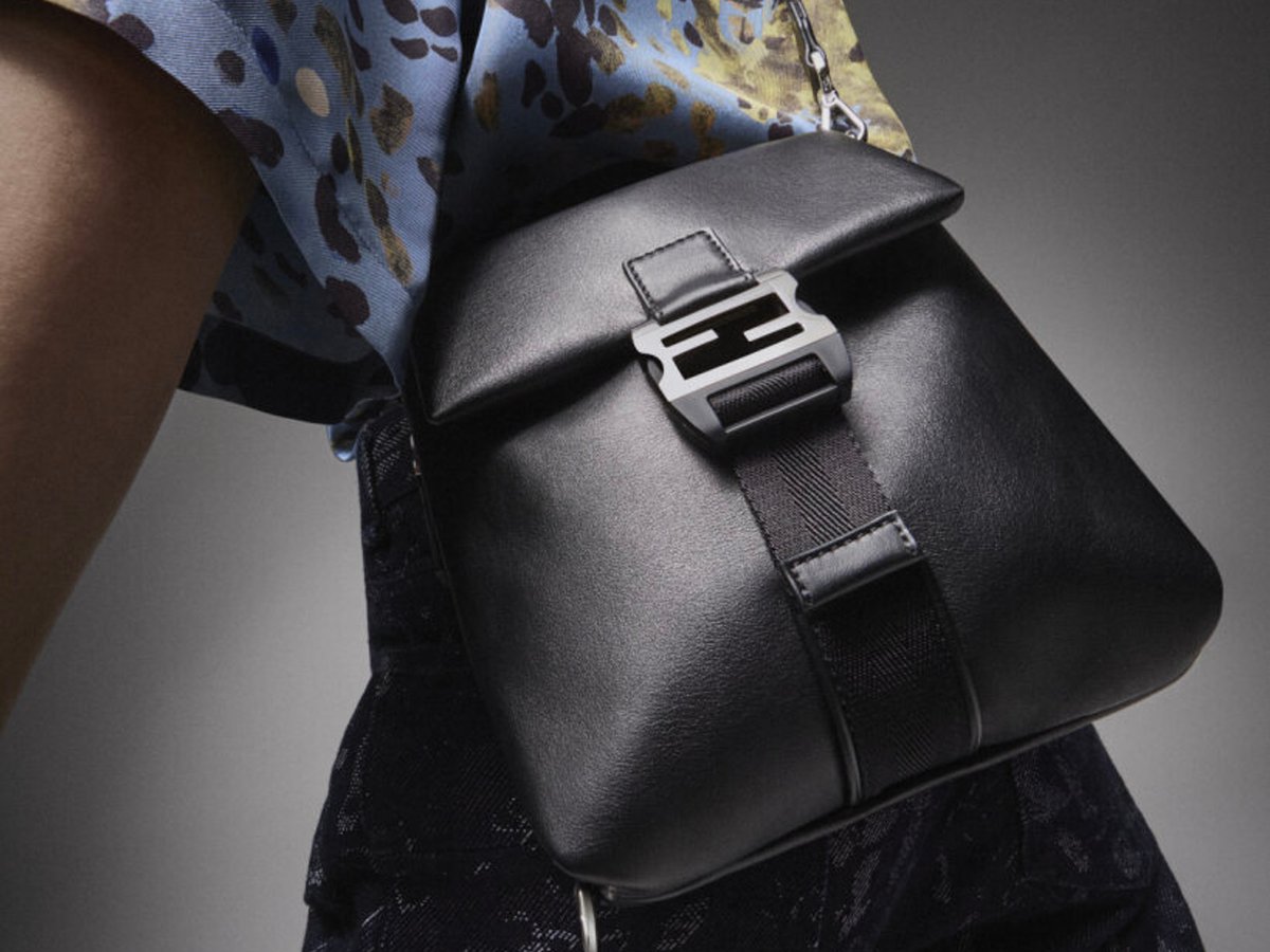 フェンディがメンズの新作「フェンディ フラックス クロスボディ