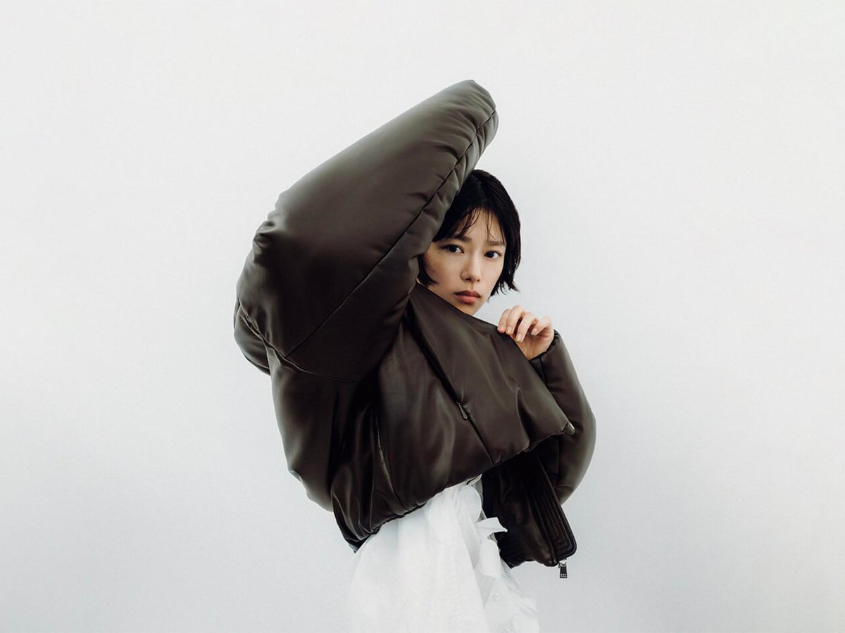 杉咲花が纏う「タトラス」 メンズアイテムが描く新しい輪郭