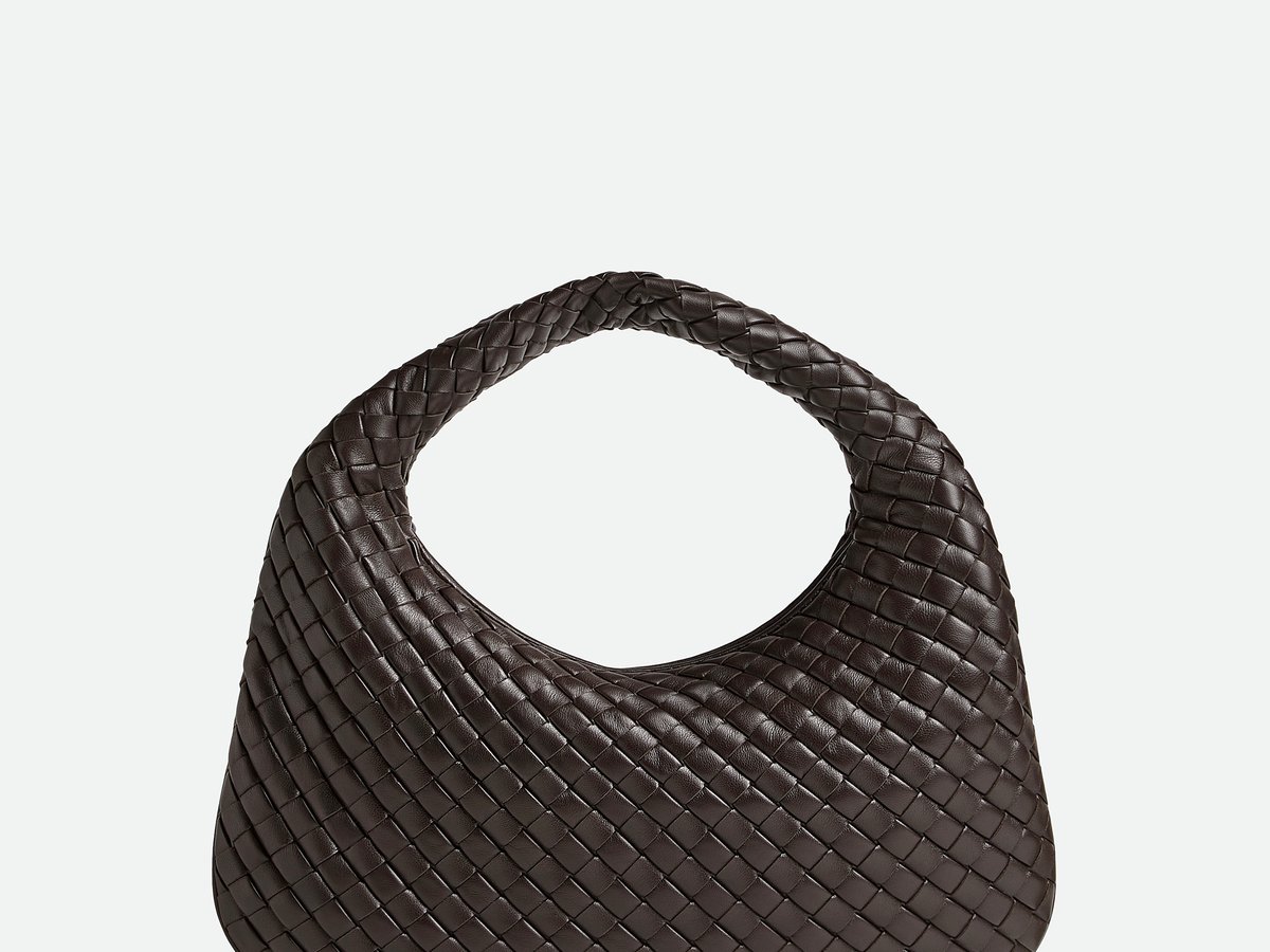 ボッテガ・ヴェネタが「ヴェネタ」を現代仕様にアップデート 身体に