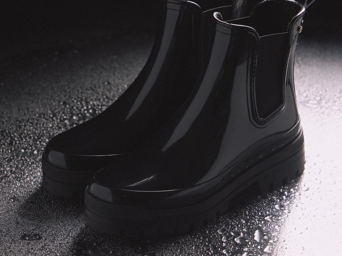 レペットがレインブーツを発売 重さを感じさせない軽やかなデザイン
