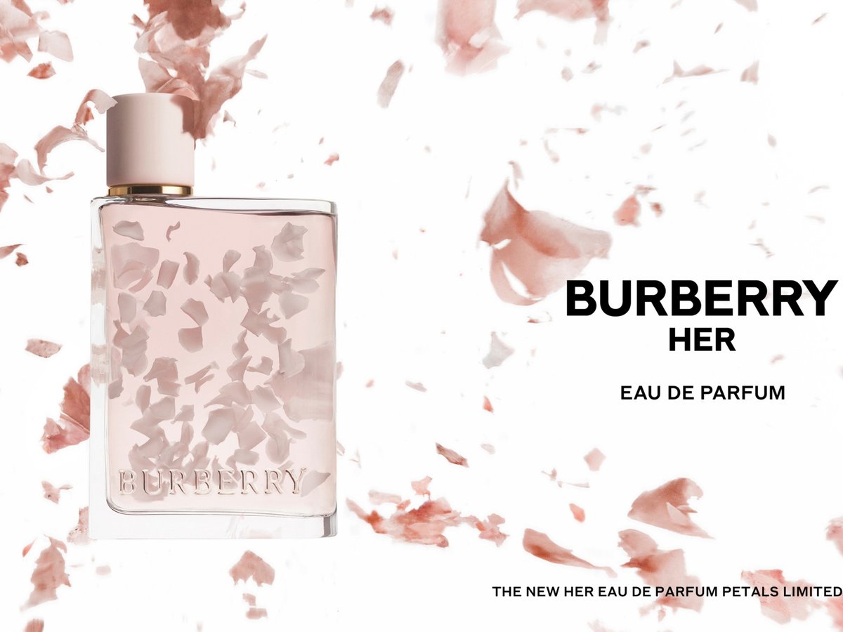 バーバリー ビューティ」定番香水に限定デザイン登場 ボトル内をピンク