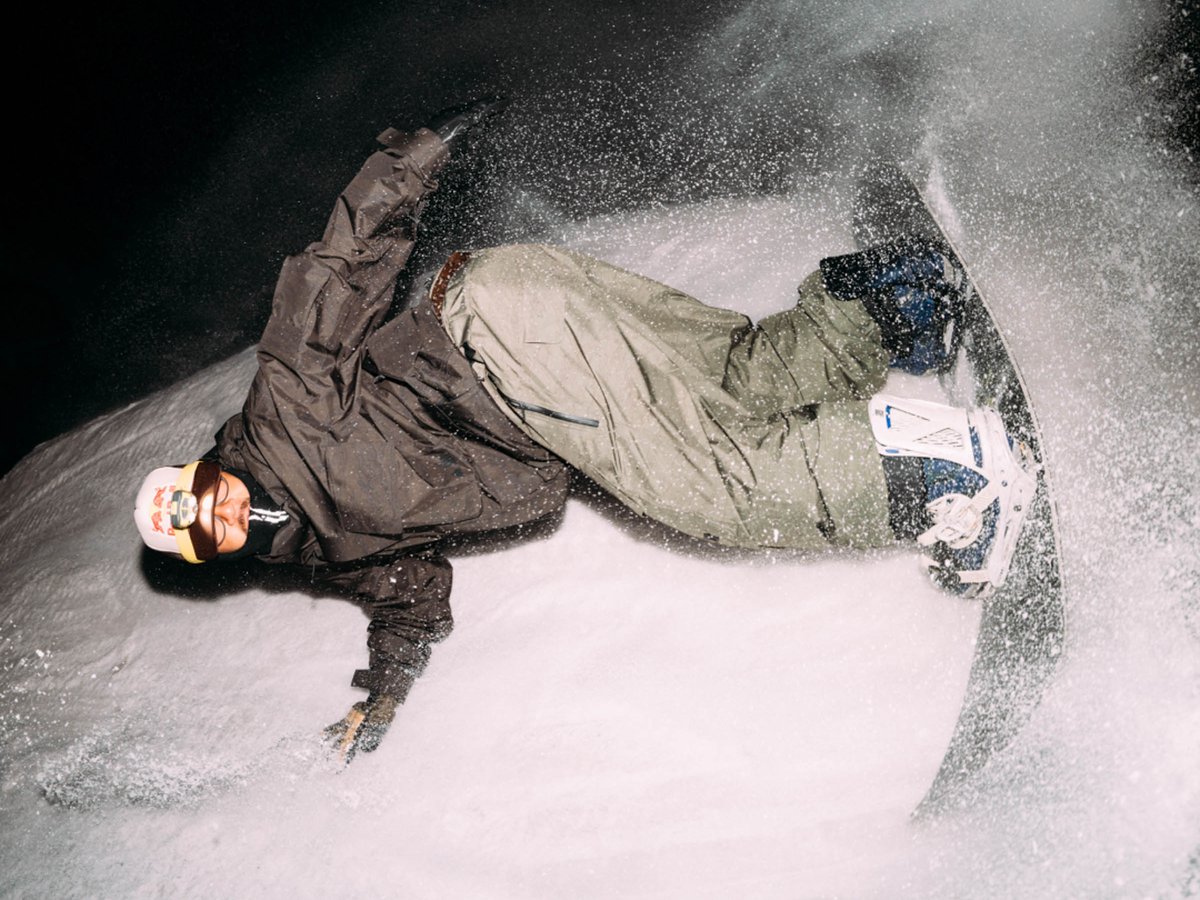 バートンがアンディフィーテッドとコラボ カモ柄のスノーボードなど全7