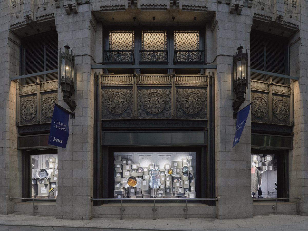 ディオールが伊勢丹新宿でポップアップを開催 限定「ブックトート