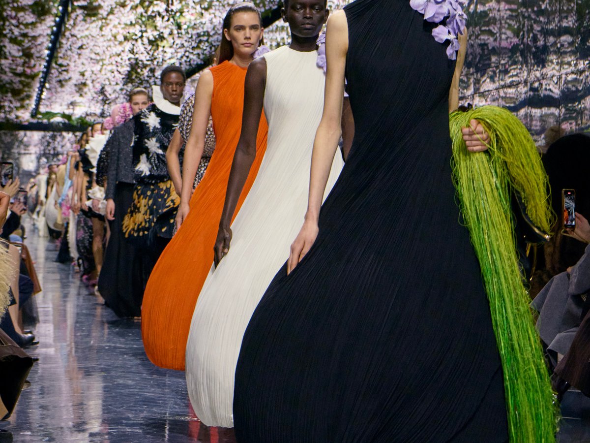 ディオール」と花、ジョナサン・アンダーソン初のオートクチュールが