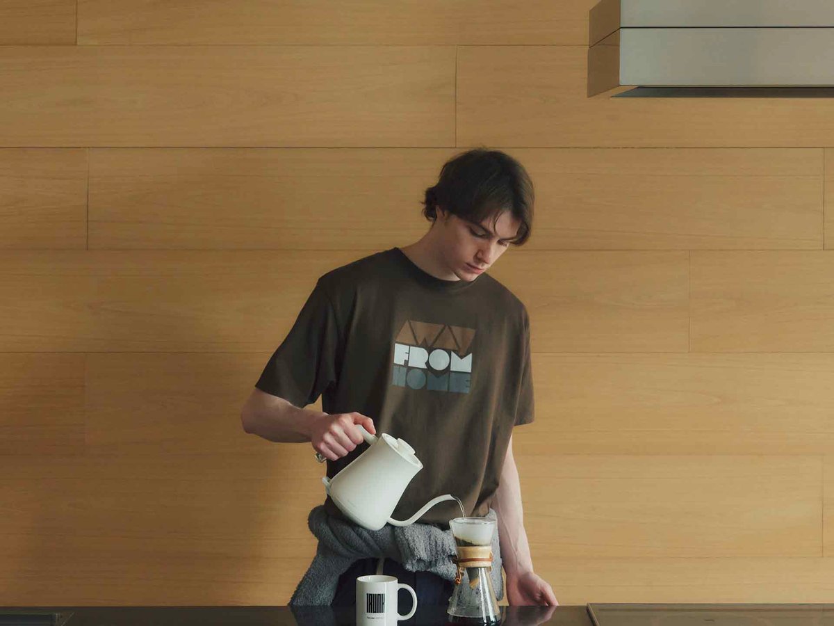トランクホテルがノンネイティブとコラボ Tシャツやキャップなど5型を発売