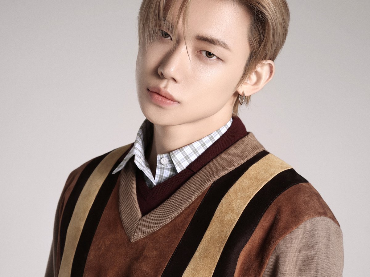 TXT 公式 PRESENT TOGETHER ペンミ モアゾーン ヨンジュン TOMORROW X TOGETHERのヨンジュンが「ミュウミュウ」フレンド オブ ザ