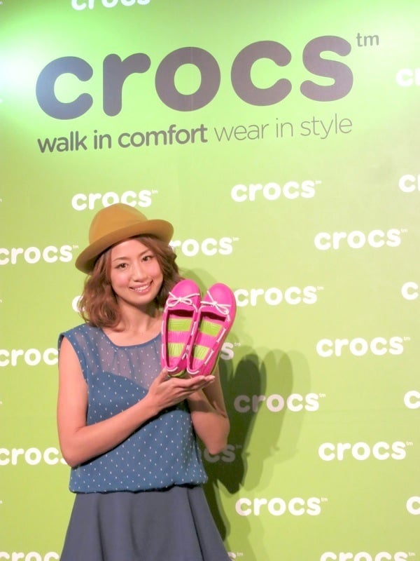 クロックス・ジャパン、初のアンバサダーにママタレント東原亜希を起用