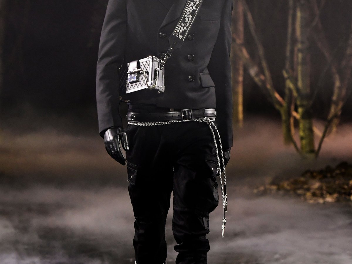 AMIRI-19aw-20190118_001-top.jpg