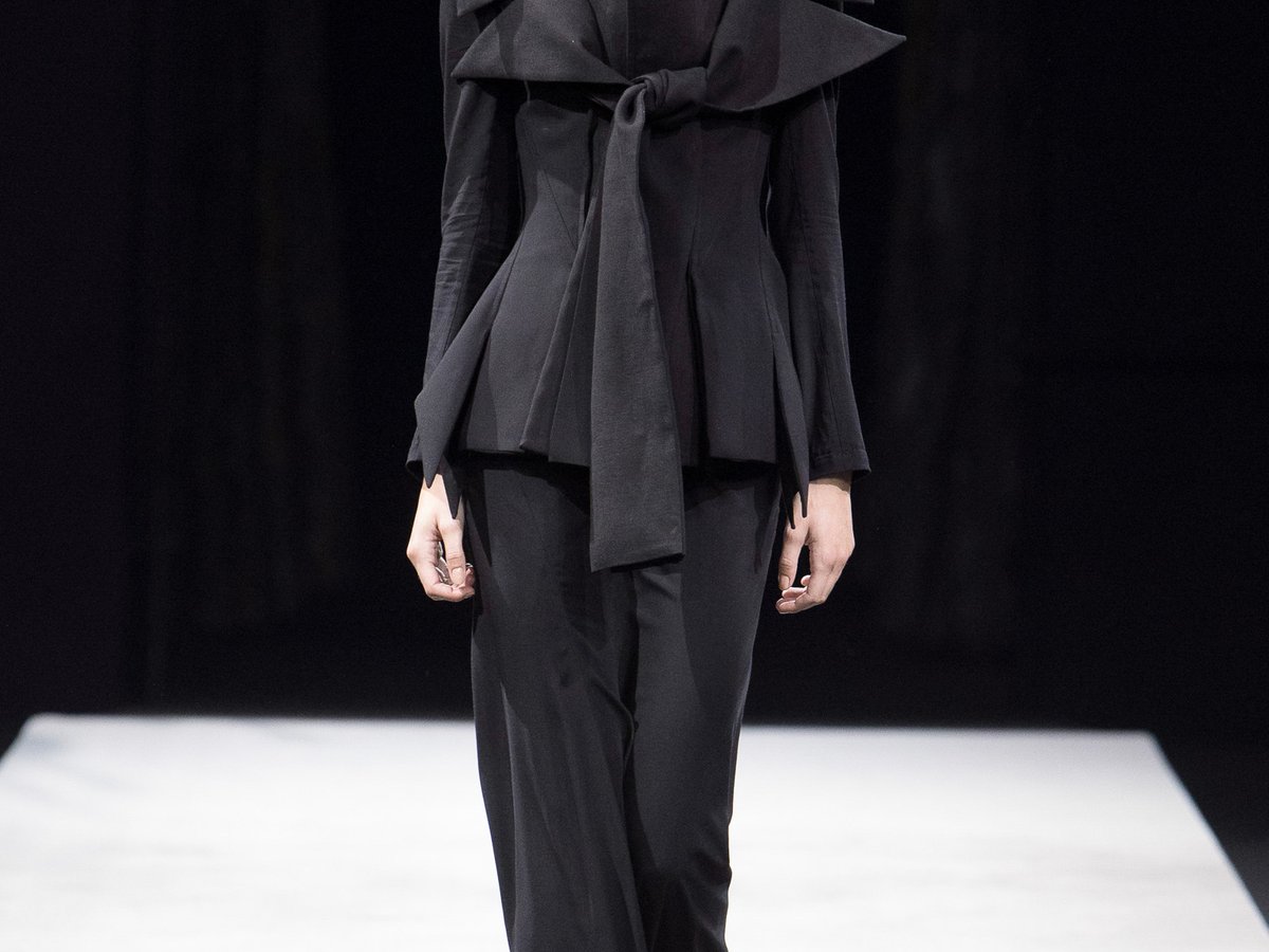 Yohji Yamamoto 2023年春夏コレクション | パリ | 画像45枚 