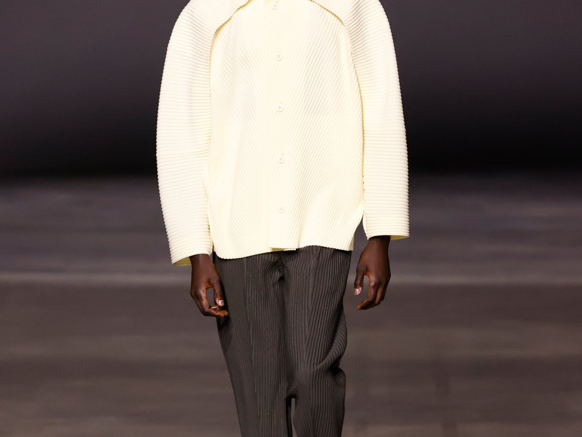 isseymiyake-23-aw-top.jpg isseymiyake-23-aw-top.jpg