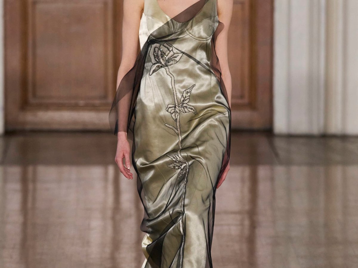 「HUISHAN ZHANG」ファイユ ロングドレス HUISHAN ZHANG 2024年秋冬コレクション | ロンドン | 画像35枚