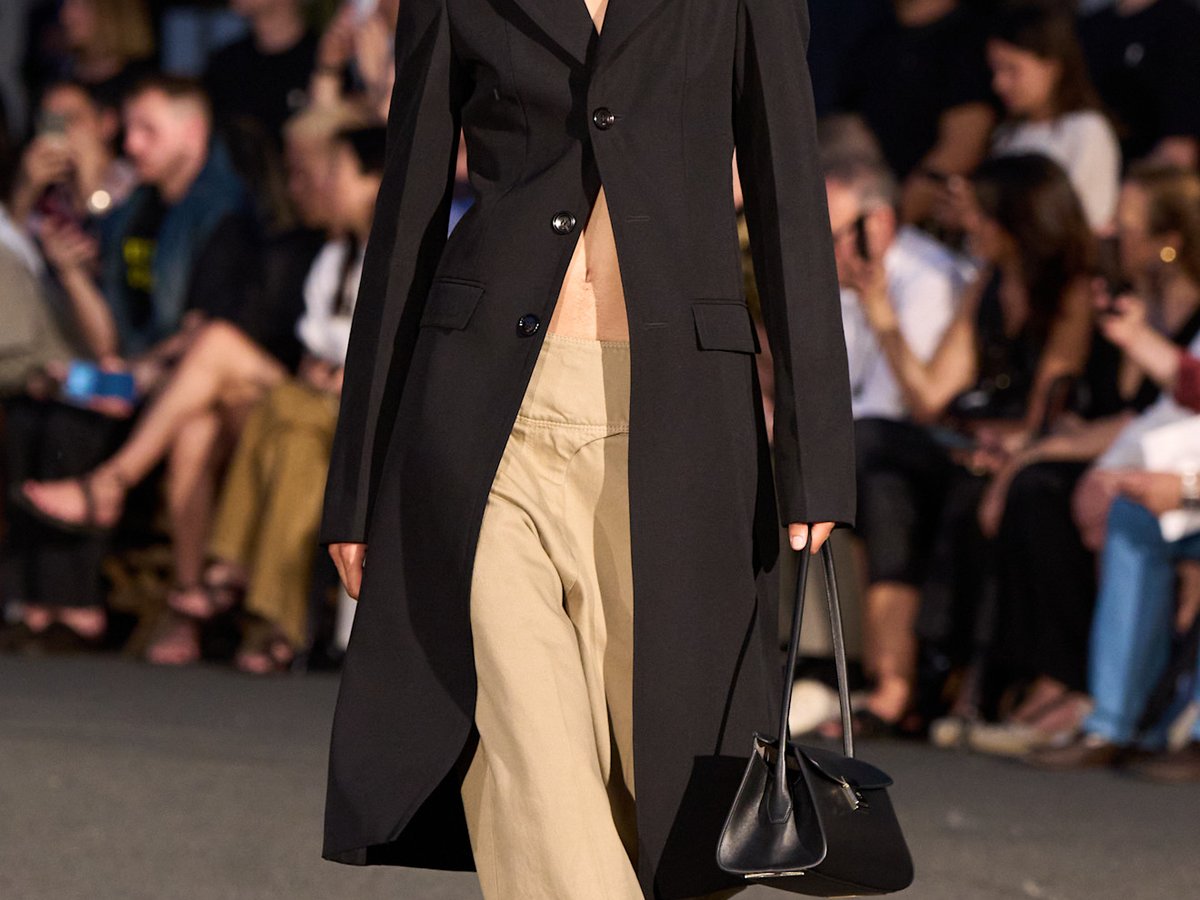 ami-paris-26ss-2025-0626-00001