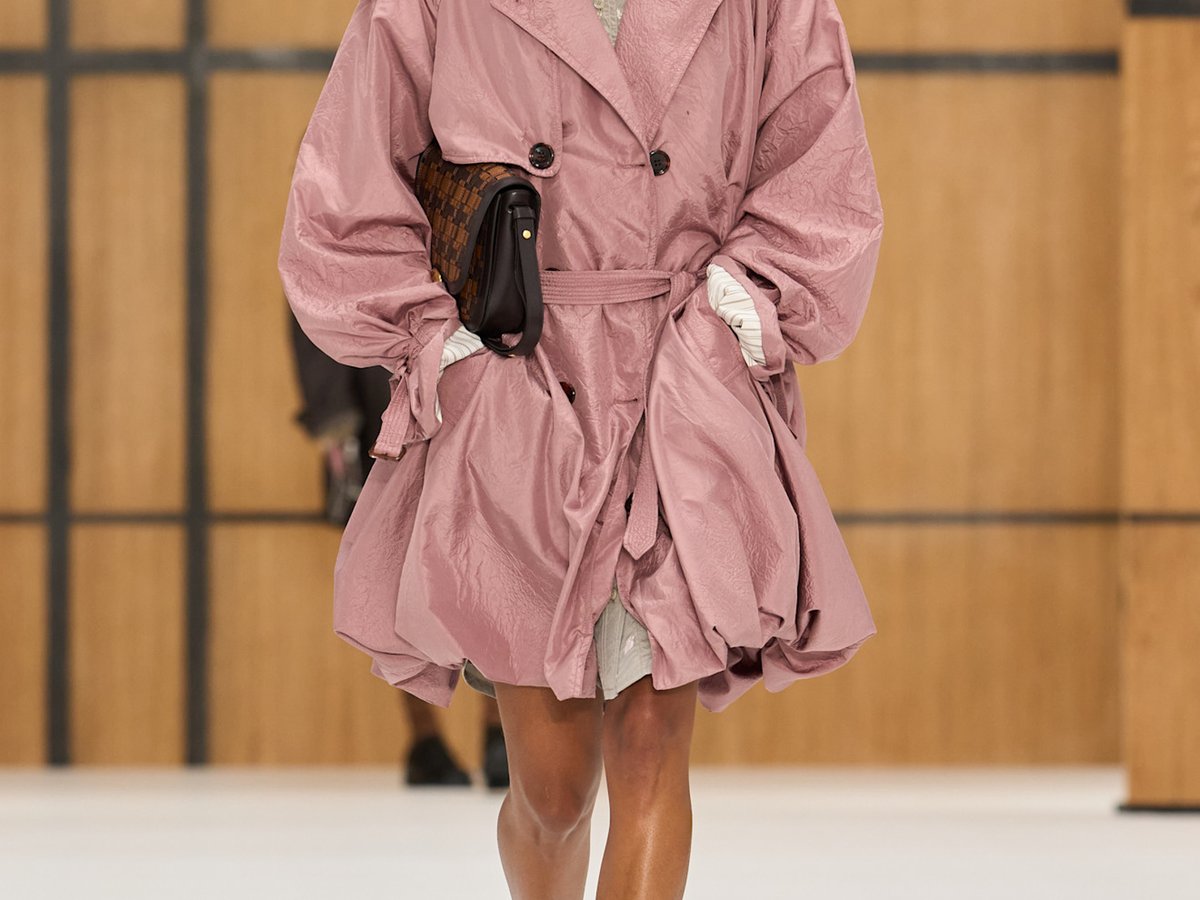 Burberry 2027年春夏コレクション | ロンドン | 画像62枚 - FASHIONSNAP