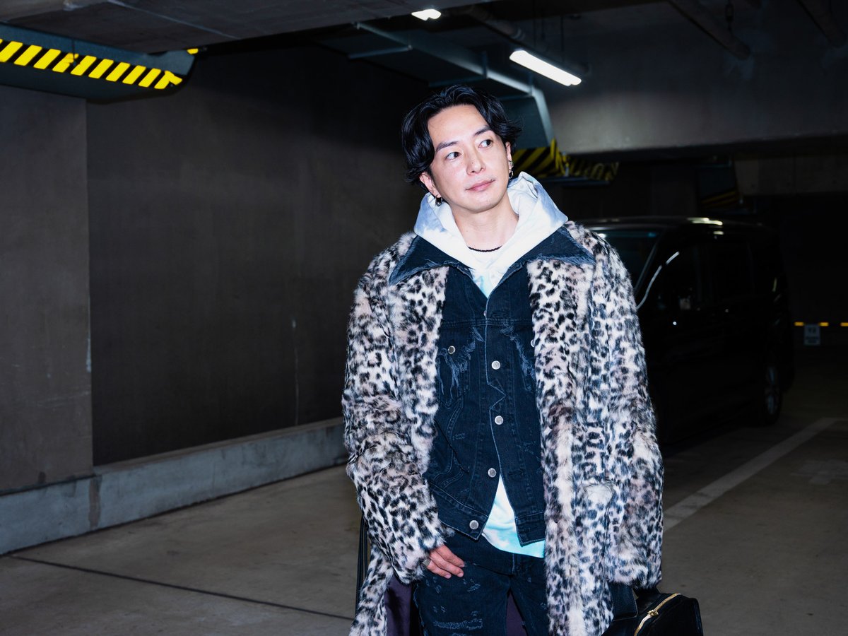 奈良裕也さん着用JACQUEMUS デニムバケットハット 02-22-23-40-01-003.jpg