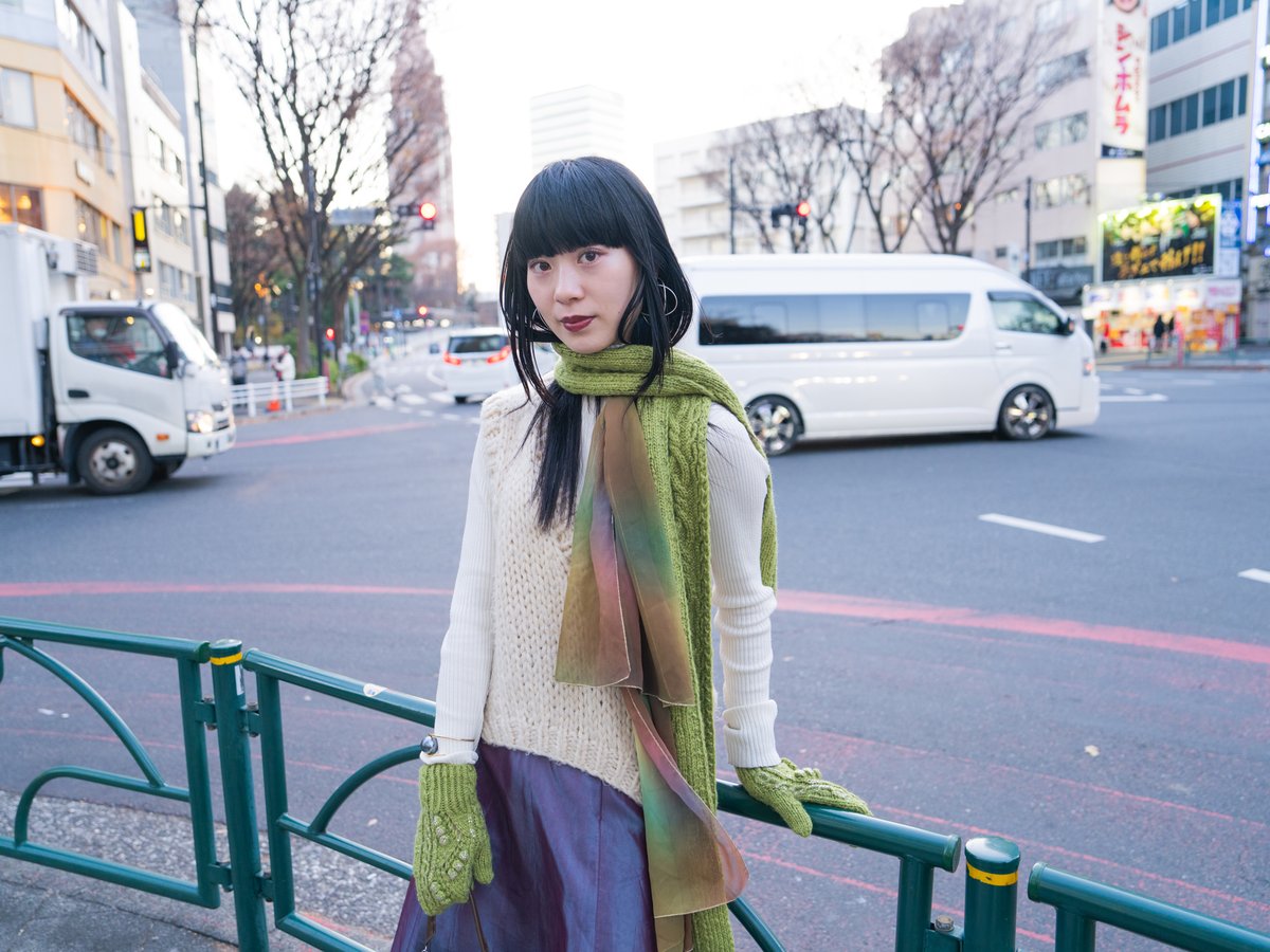 ストリートの最前線を行く BALMAINのラグジュアリーサンダル Street Style - リサさん - 2024年01月19日撮影 - FASHIONSNAP