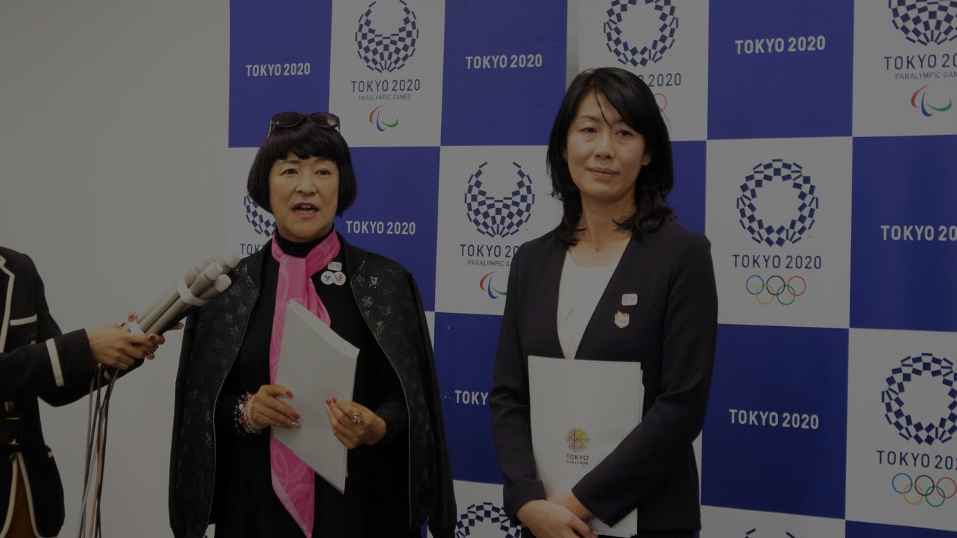 （左から）ファッションジャーナリスト 生駒芳子、東京マラソン財団ボランティアセンター長 山本悦子