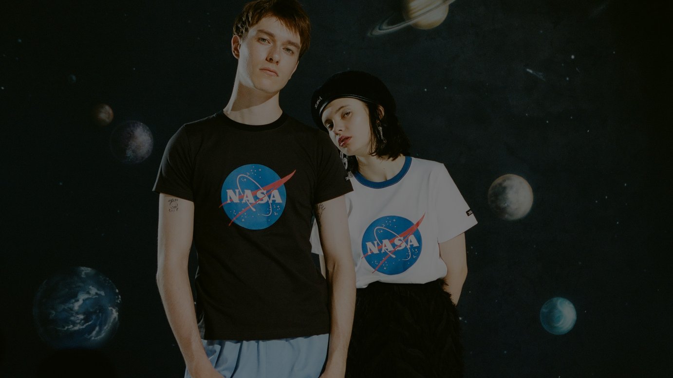 エックスガール からnasaのアイコニックなロゴをあしらったメンズサイズのtシャツが登場 エックスガール からnasaのアイコニックなロゴをあしらったメンズサイズのtシャツが登場