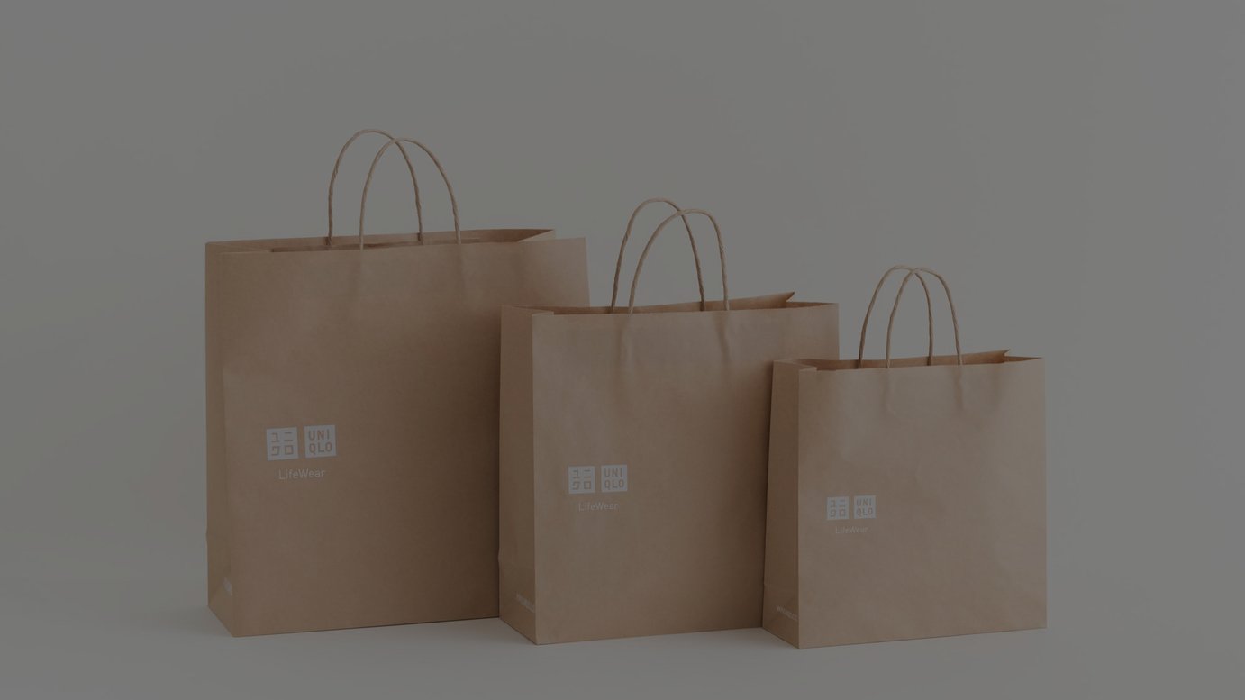 ユニクロの紙製ショッピングバッグ
