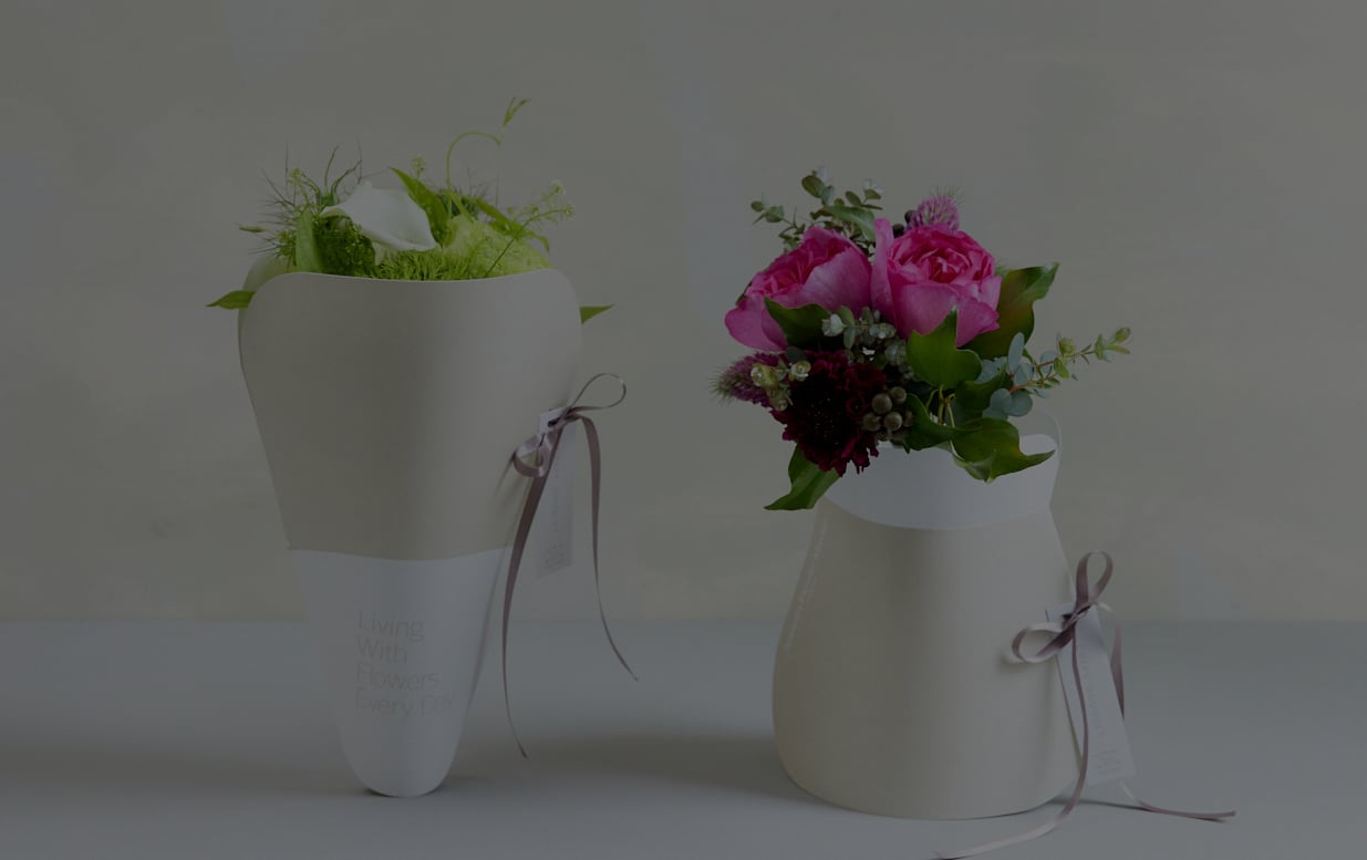 青山フラワーマーケットが Nendo と共同開発したブーケを発売 パッケージのままフラワーベースとして使用可能