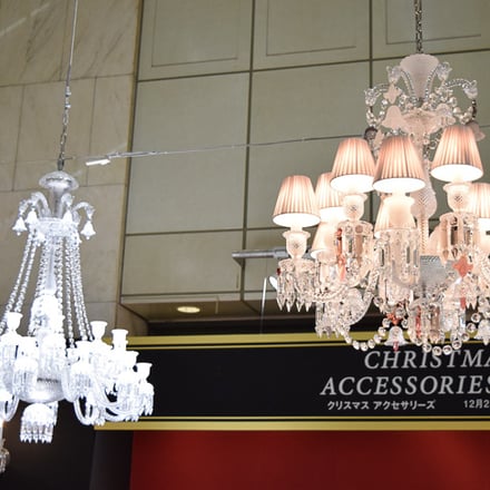 松屋銀座がクリスマスアクセサリーフェア開催 総額3500万円のバカラシャンデリアも登場