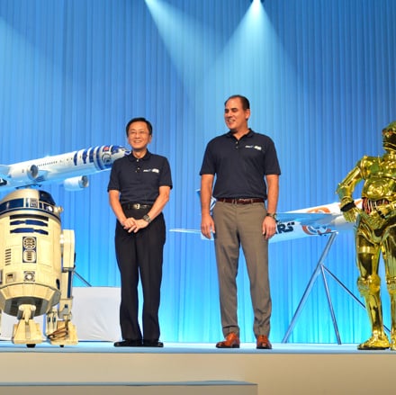 動画 Anaがスター ウォーズ新キャラ 8 をモチーフにした特別塗装機を発表 R2 D2と共演も 動画 Anaがスター ウォーズ新キャラ 8 をモチーフにした特別塗装機を発表 R2 D2と共演も