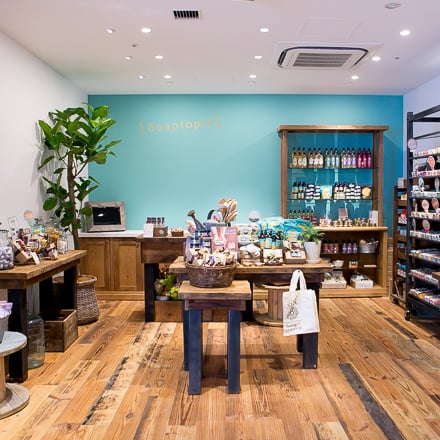ロンハーマンの世界最大ストアが京都に 店内を初公開