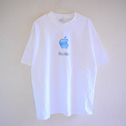 80年代から00年代まで、Appleの古着Tシャツ30種類が集結