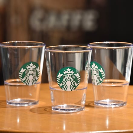 店内用の樹脂製グラス Image by スターバックス コーヒー ジャパン