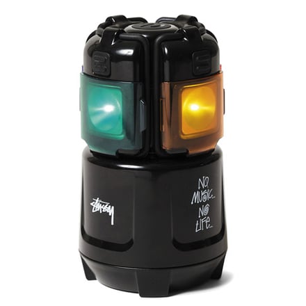 STUSSY × COLEMAN「Micro Quad LED Lantern」5,250 円(税込)