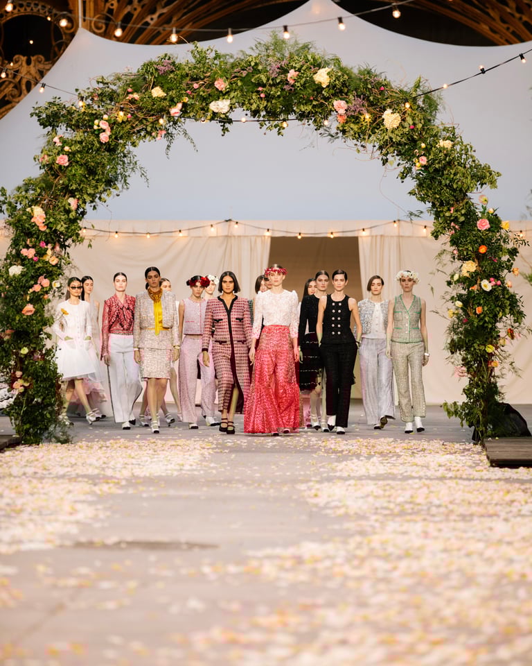 シャネル 21年春夏オートクチュールコレクション 家族が集う結婚式のように