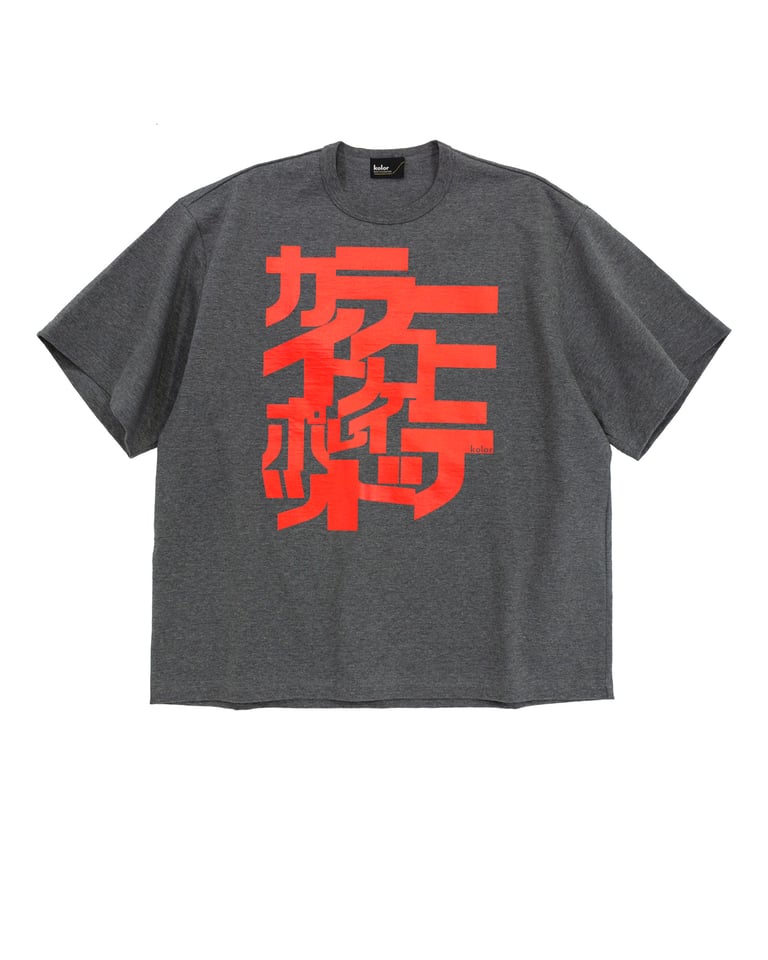 カラー」カタカナロゴやドッキングデザインのTシャツを発売