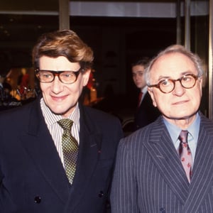 【連載：イヴ・サンローランと日本】第5話 証言で紐解くメゾンの実像　オートクチュールサロンの記憶からオムの衝撃まで