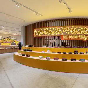 コーチが軽井沢に新コンセプトストアをオープン　アイコンバッグのオブジェが期間限定で登場